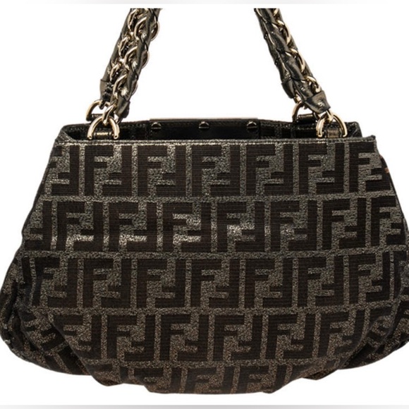 FENDI Zucca MIA Large  Bag. Like new condition.full inclusion . Authentic w/COA - Picture 4 of 16